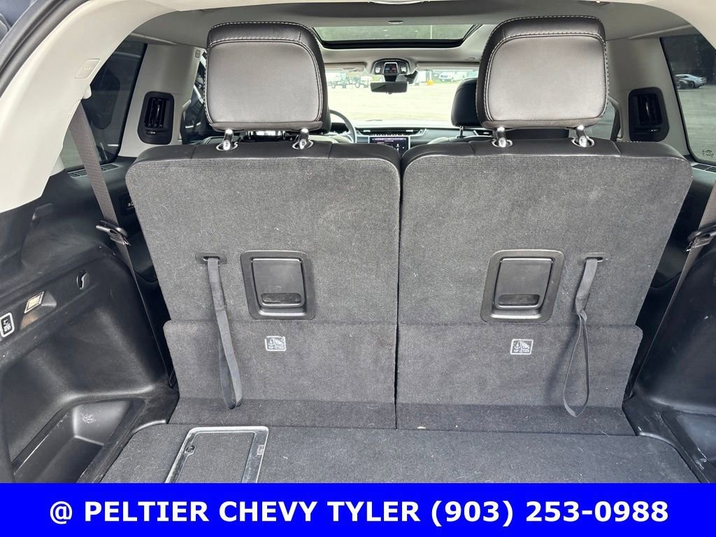 Used 2023  Jeep Limited image 24