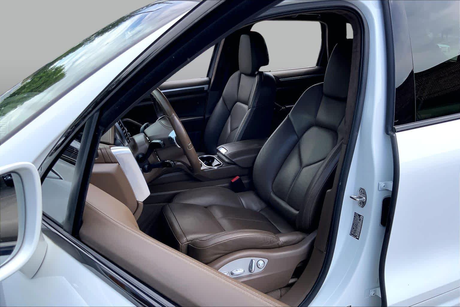 Used 2013 White Porsche Turbo image 8
