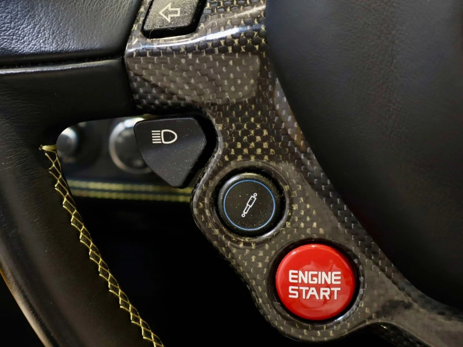Used 2013 Giallo Modena Ferrari 2dr Conv image 26