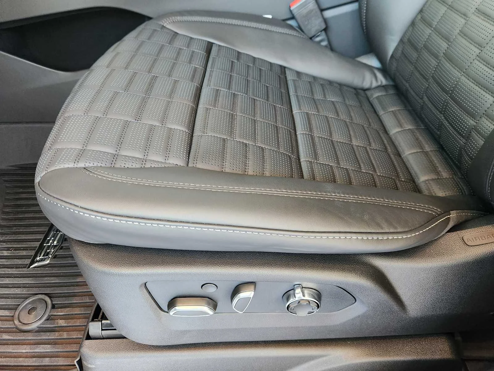 2026 Cadillac Escalade Platinum Sport - Photo 16