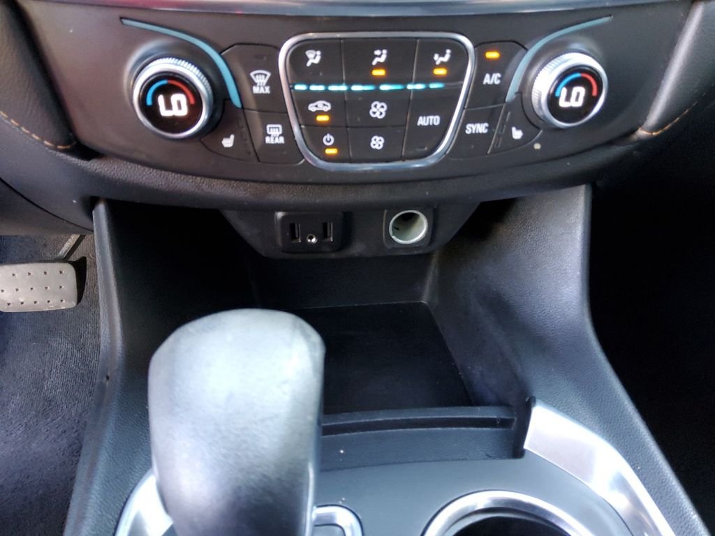 Used 2021 Silver Chevrolet LT image 28