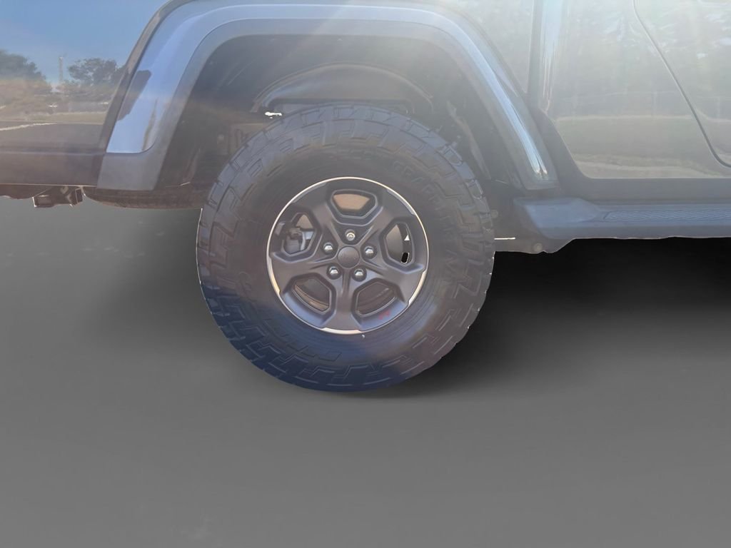 Certified Used 2020 Gray Jeep Overland image 11