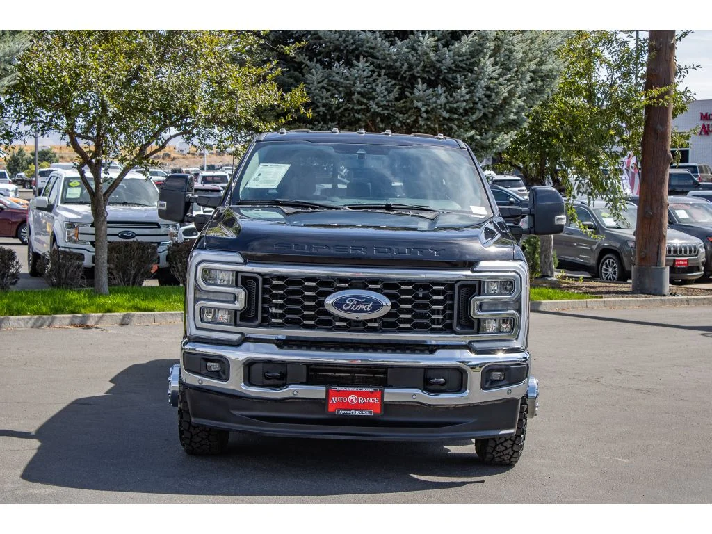 Used 2023 AGATE BLACK Ford LARIAT image 3