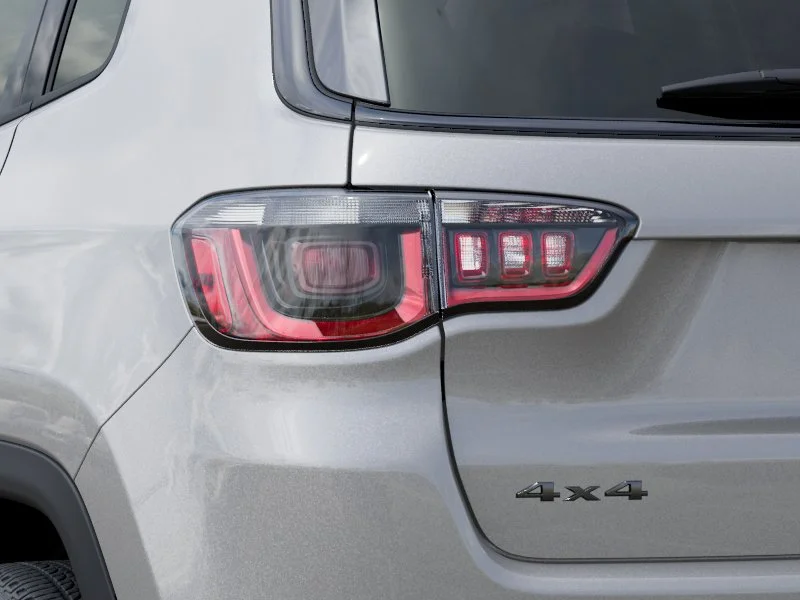 New 2026 Silver Zynith Metallic Clear-Coat Exterior Paint Jeep Latitude Altitude image 61