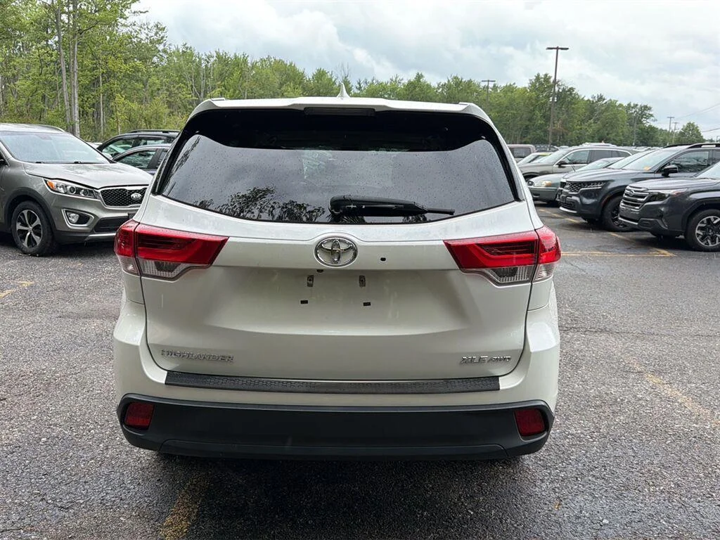 Used 2017 Blizzard Pearl Toyota XLE image 6