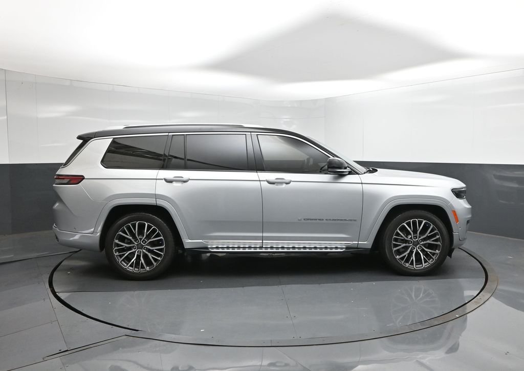 Used 2022 Silver Jeep Summit image 15