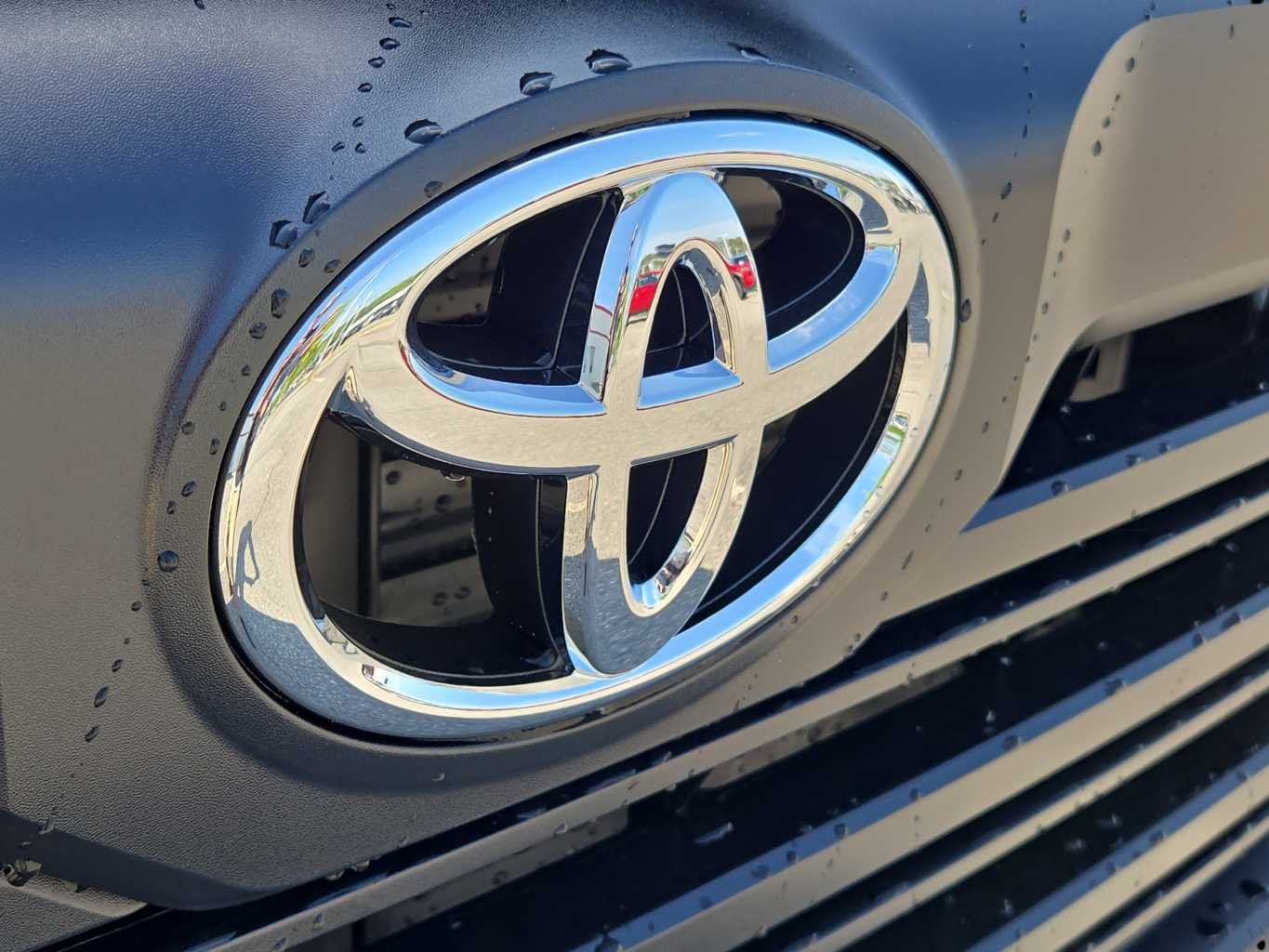 New 2026 Lunar Rock Toyota SR5 image 16