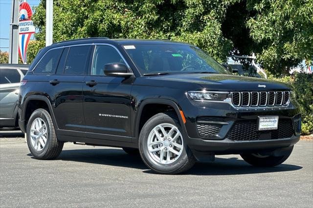 2025 Jeep Grand Cherokee Laredo X photo 2