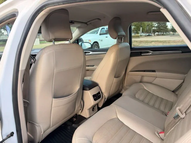Used 2019 Oxford White Ford SE image 22