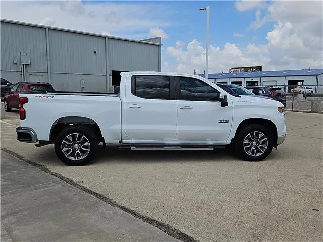 Used 2025 Summit White Chevrolet LT w/1LT 4x4 Crew Cab 5.75 ft. box 147.4 in. WB image 5