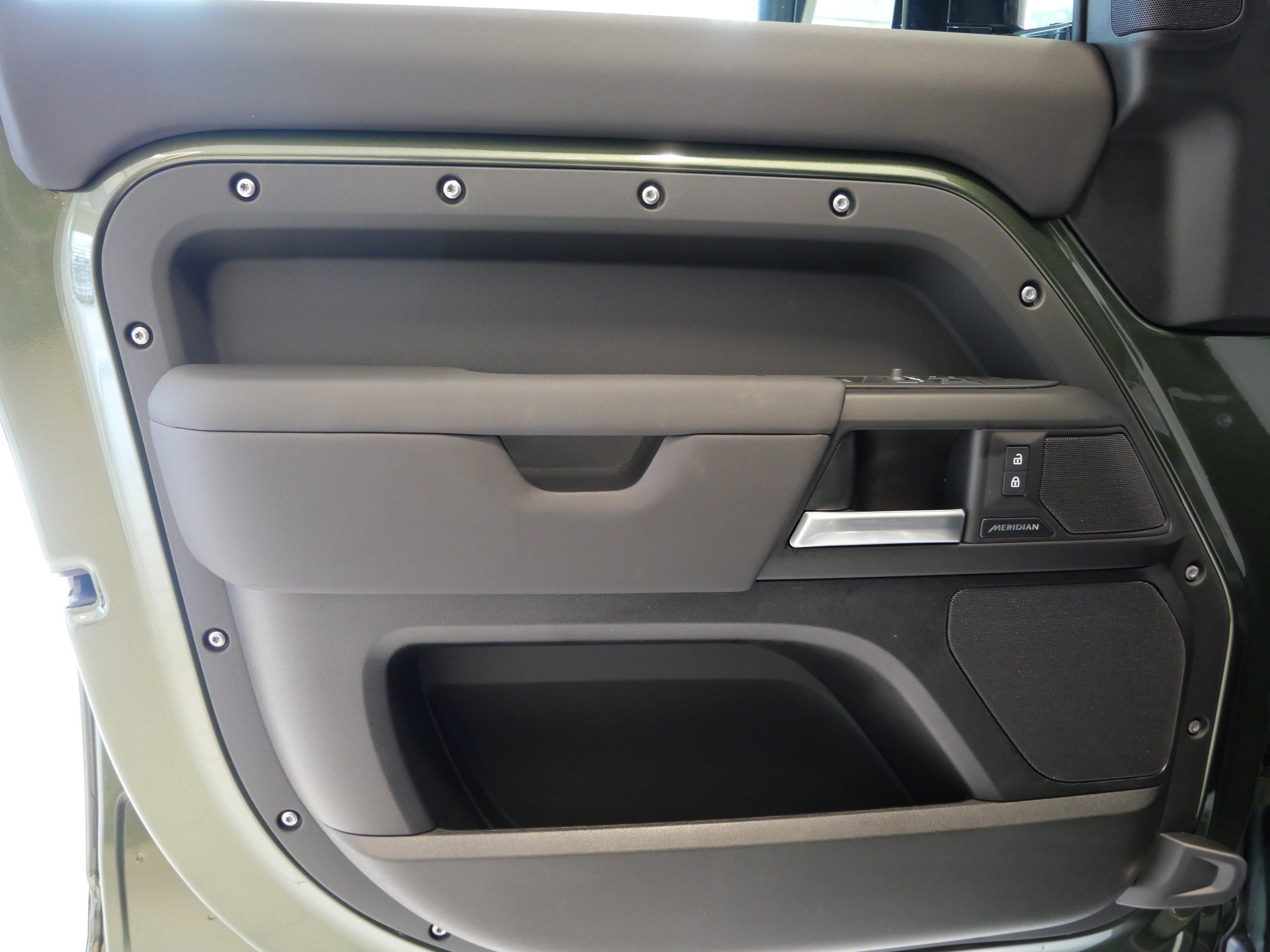 New 2026 Woolstone Green Land Rover S image 4