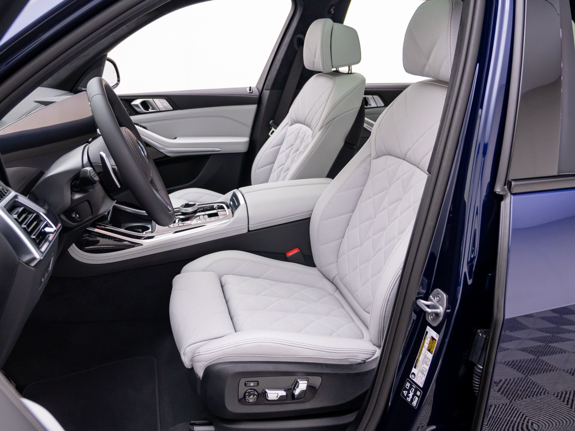 New 2027 Tanzanite Blue II Metallic BMW xDrive40i image 17