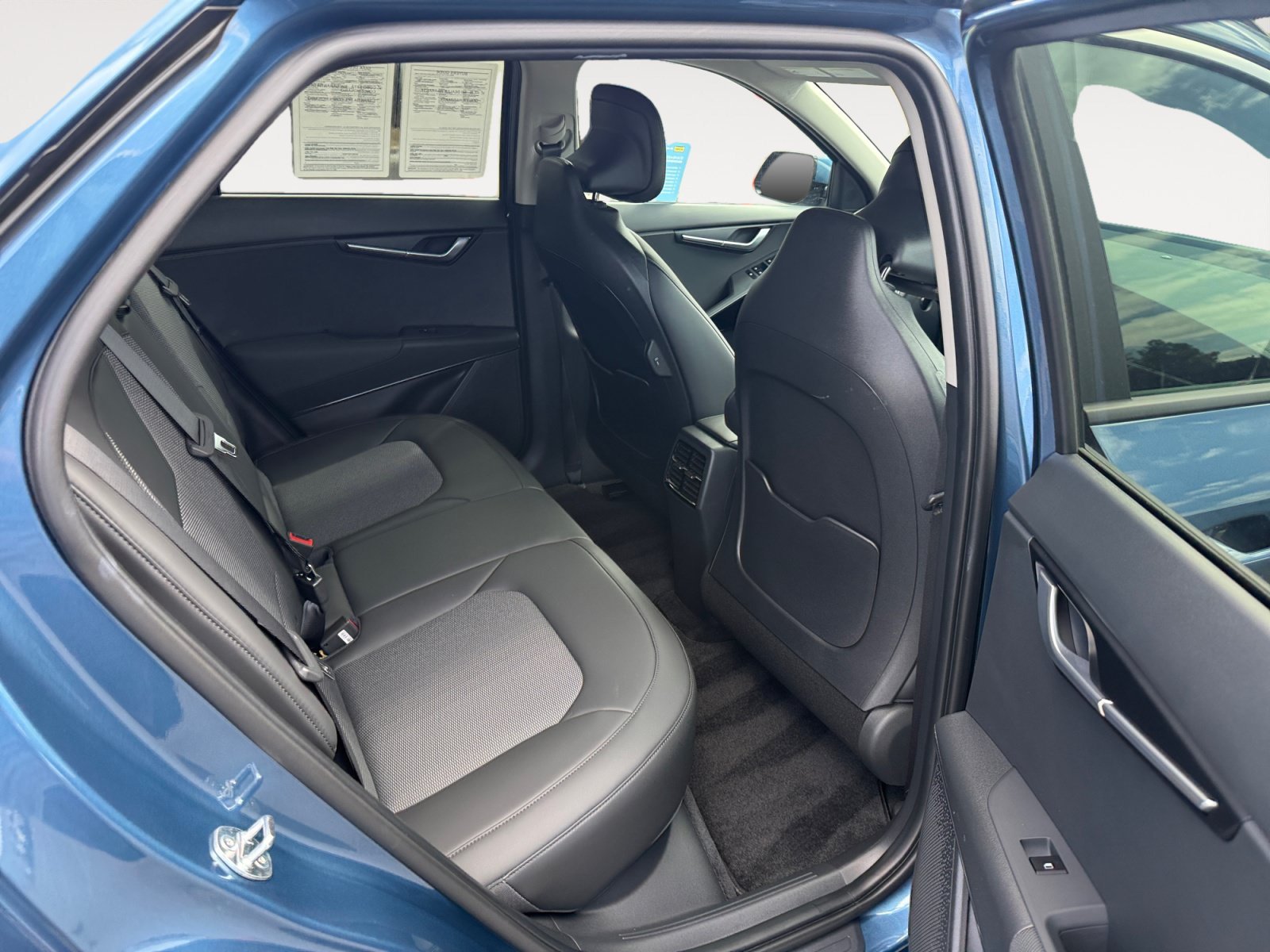 Used 2024 Mineral Blue Kia Wind image 18