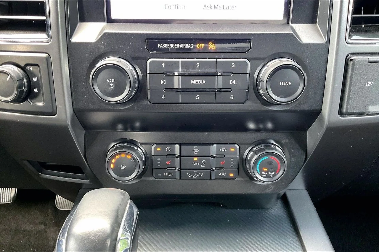 Used 2020 Black Ford XLT image 17