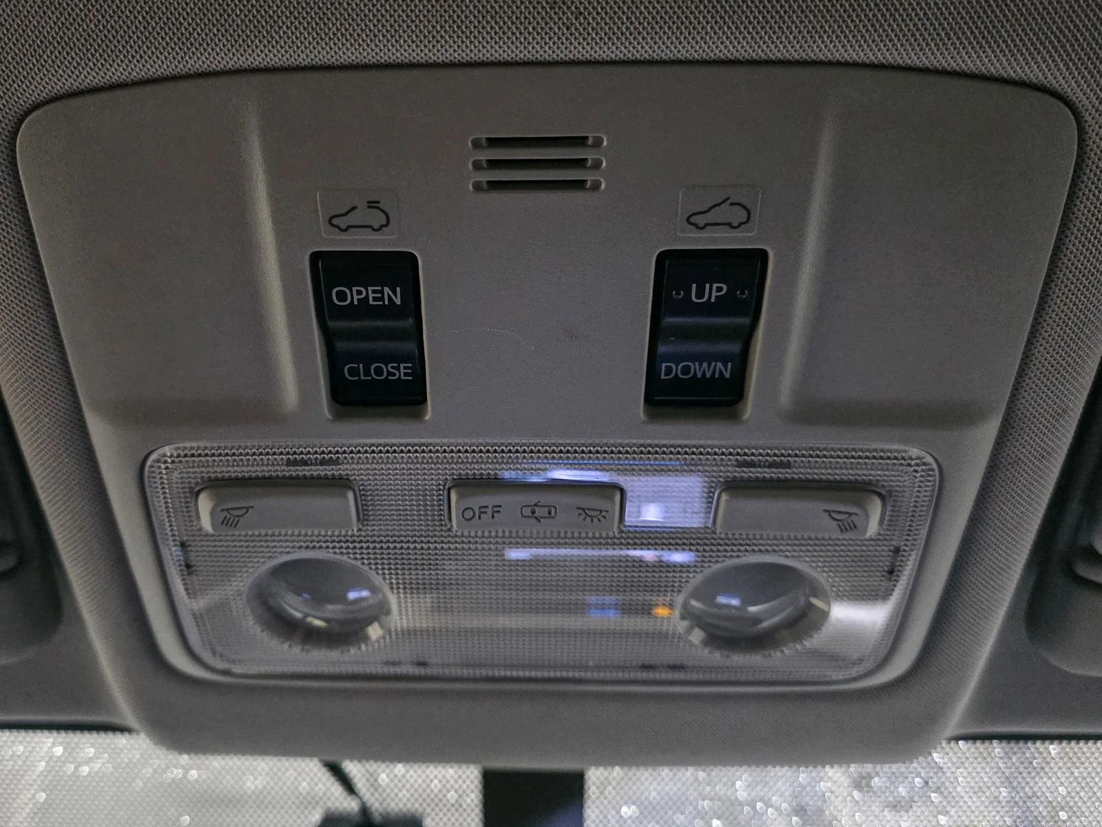 Used 2014 Gray Toyota XLE image 28