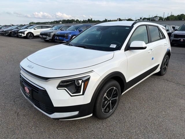 New 2026 Snow White Pearl Kia LX image 3