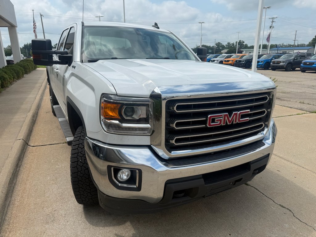 Used 2017 Summit White GMC SLE image 7