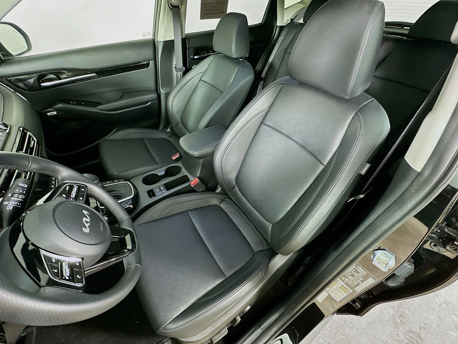 Used 2023 Black Kia  image 35