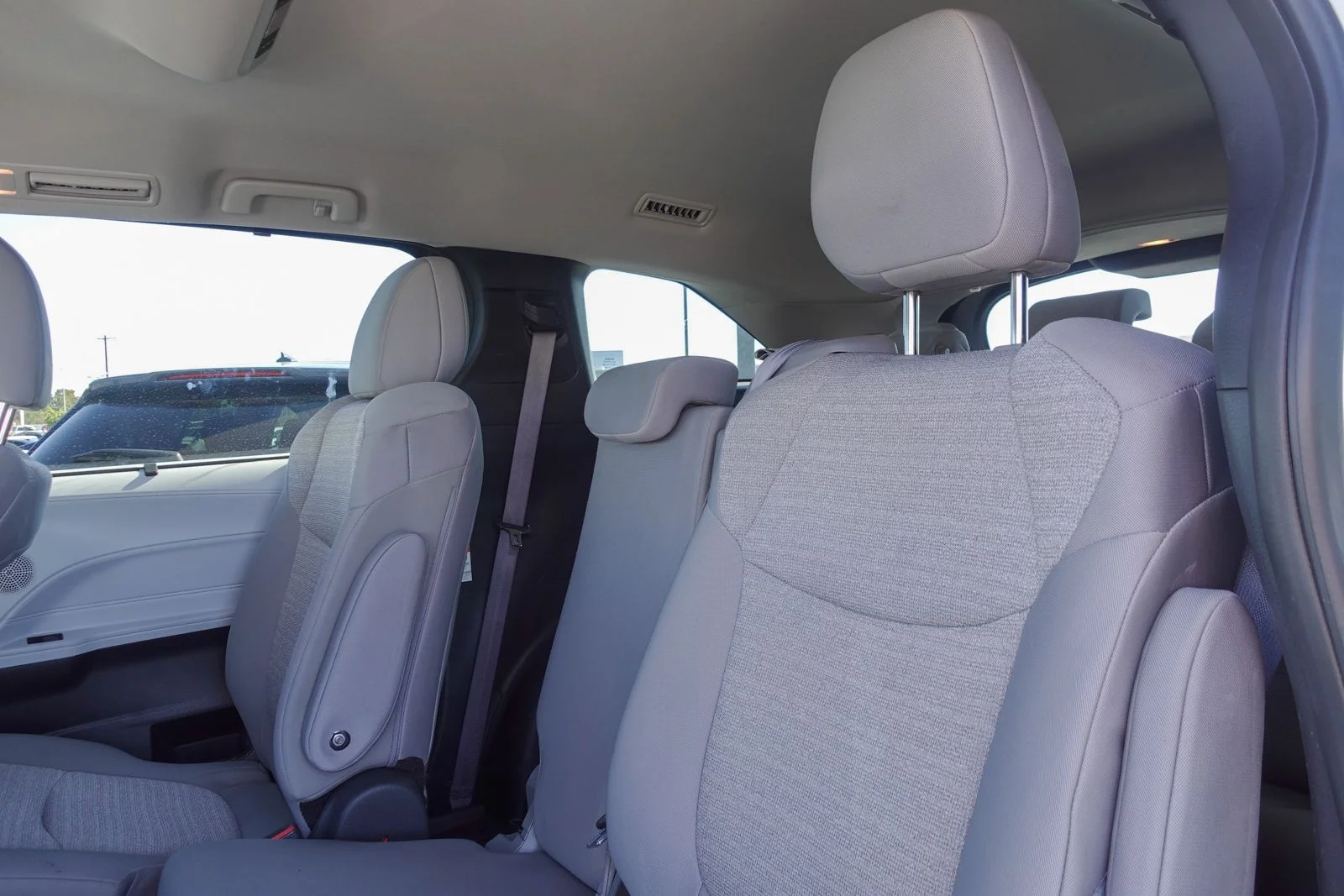 Used 2025 Ice Cap Toyota LE image 12