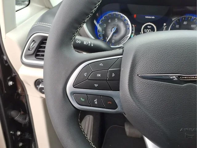 Used 2024 Black Chrysler Touring L image 24