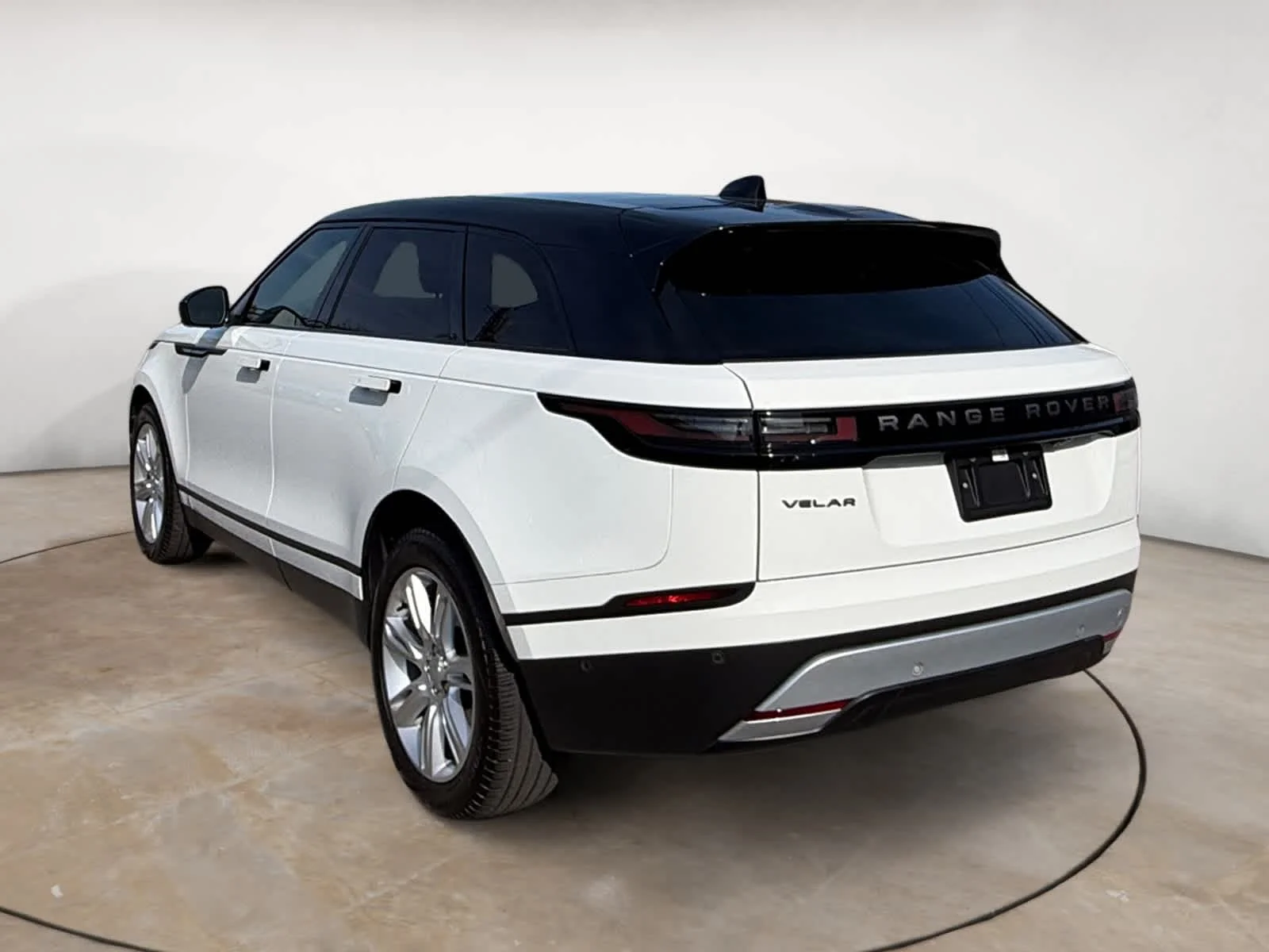 Used 2026 Fuji White Land Rover S image 3