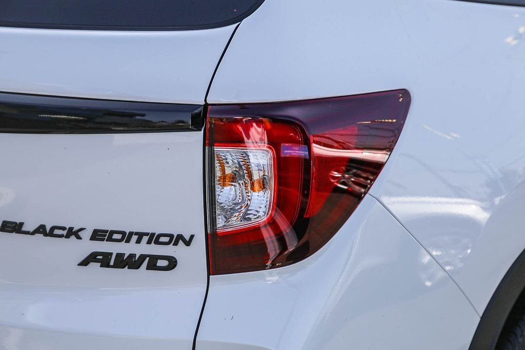 Certified Used 2025 Platinum White Pearl Honda AWD BLACK EDITION image 8