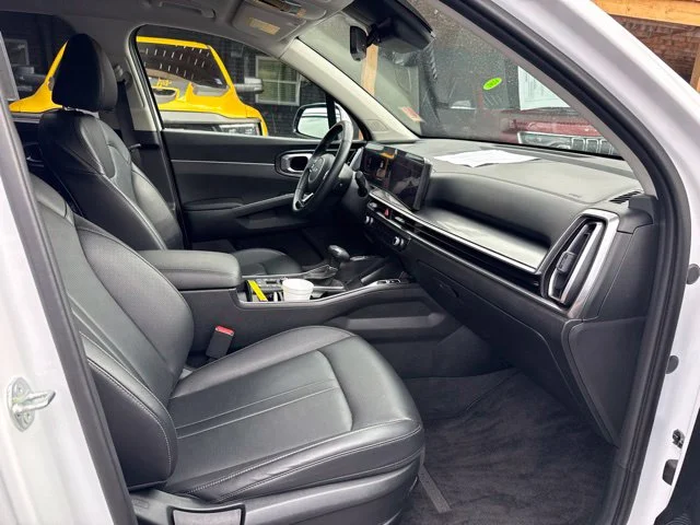 Used 2025  Kia X-Line EX image 17
