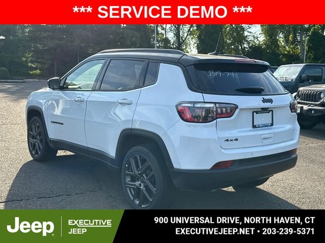 New 2025 Bright White Clear-Coat Exterior Paint Jeep Limited image 4