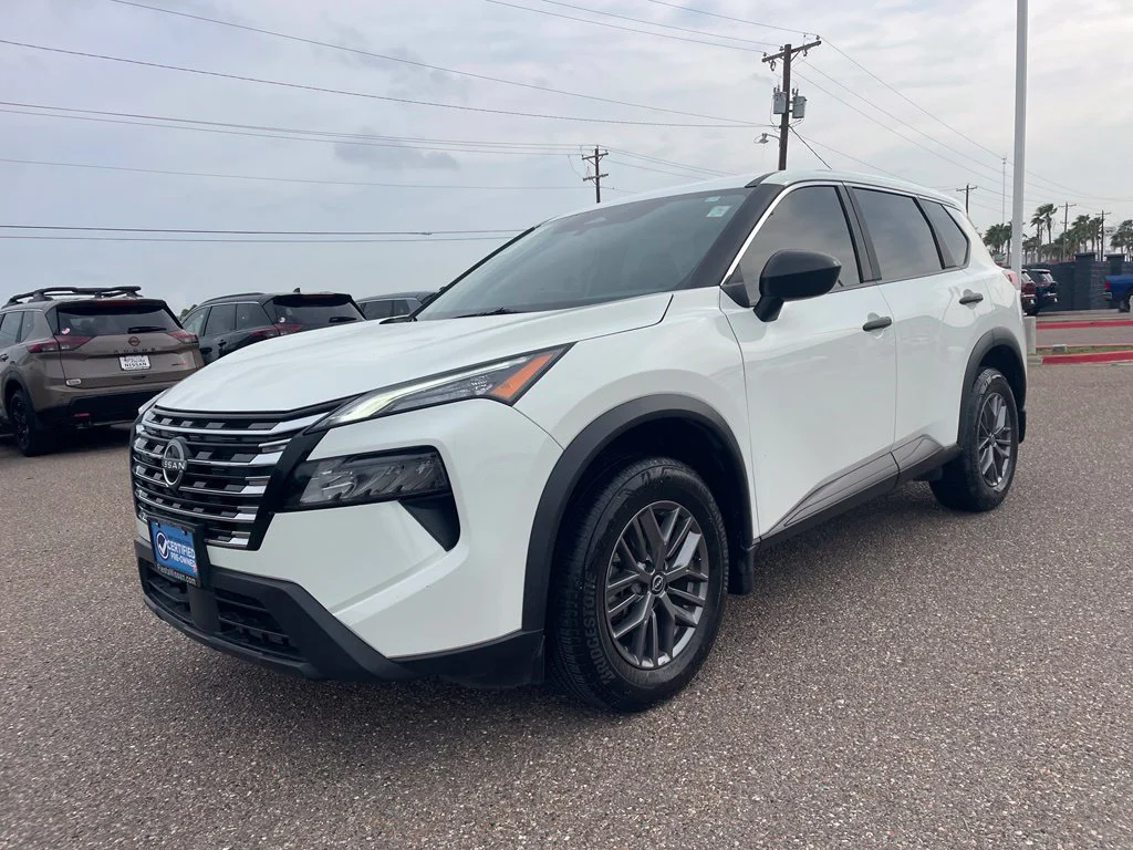 Used 2025 White Nissan S image 3