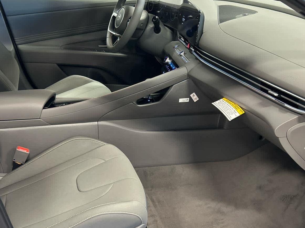New 2025 Serenity White Hyundai SEL Sport image 33