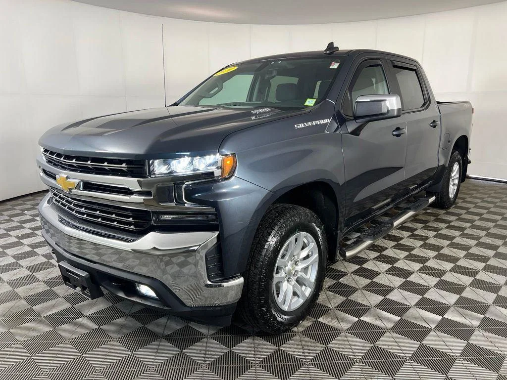 Used 2020 Shadow Gray Metallic Chevrolet LT image 3