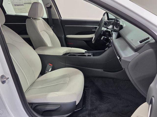 New 2026 White Hyundai SEL Sport image 15