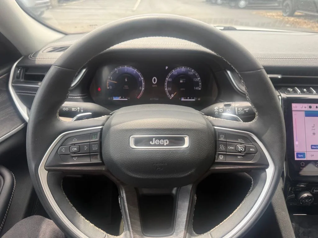 Used 2023 White Jeep Limited image 17