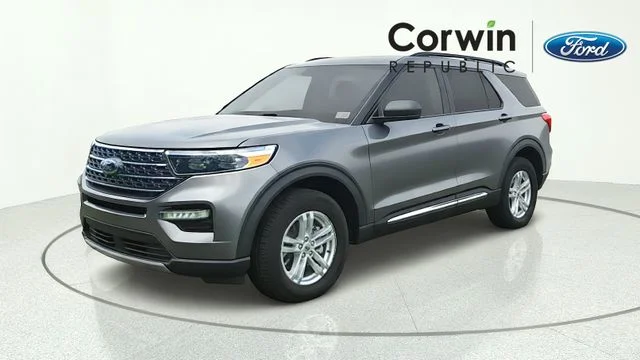 Certified Used 2023 Gray Metallic Ford XLT image 3
