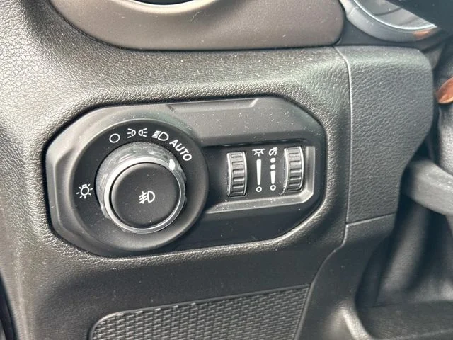 Used 2018 Black Jeep Sport S image 24