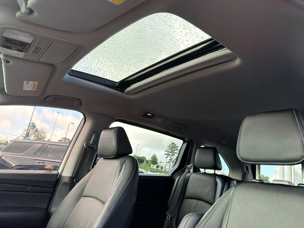 Used 2021 White Honda EX-L image 31