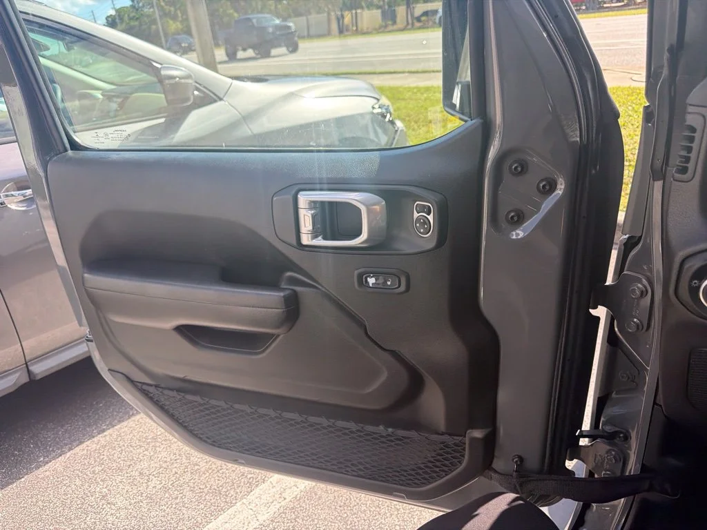 Used 2020 Gray Jeep Unlimited Sport S image 10