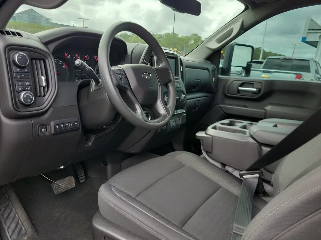 2025 Chevrolet Silverado 2500HD Custom - Photo 10
