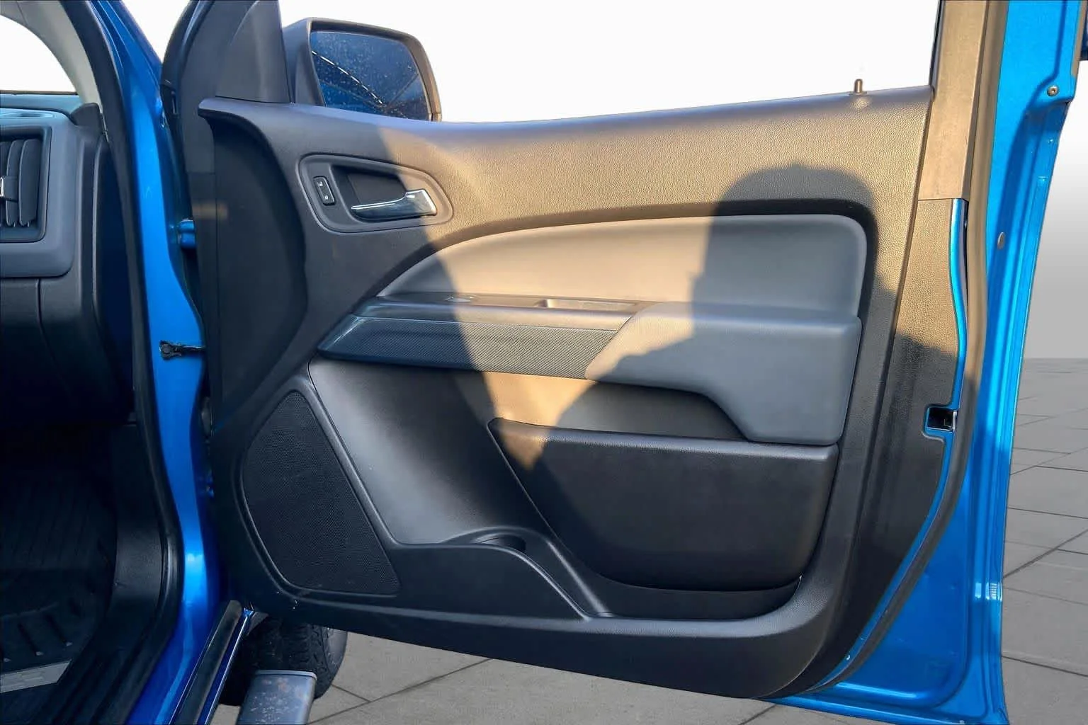 Used 2021 Bright Blue Metallic Chevrolet 4WD Z71 image 23