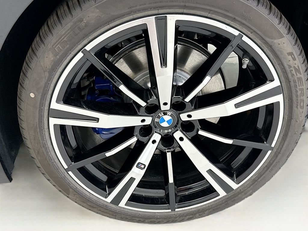 New 2026 Black Sapphire Metallic BMW 530i xDrive image 30