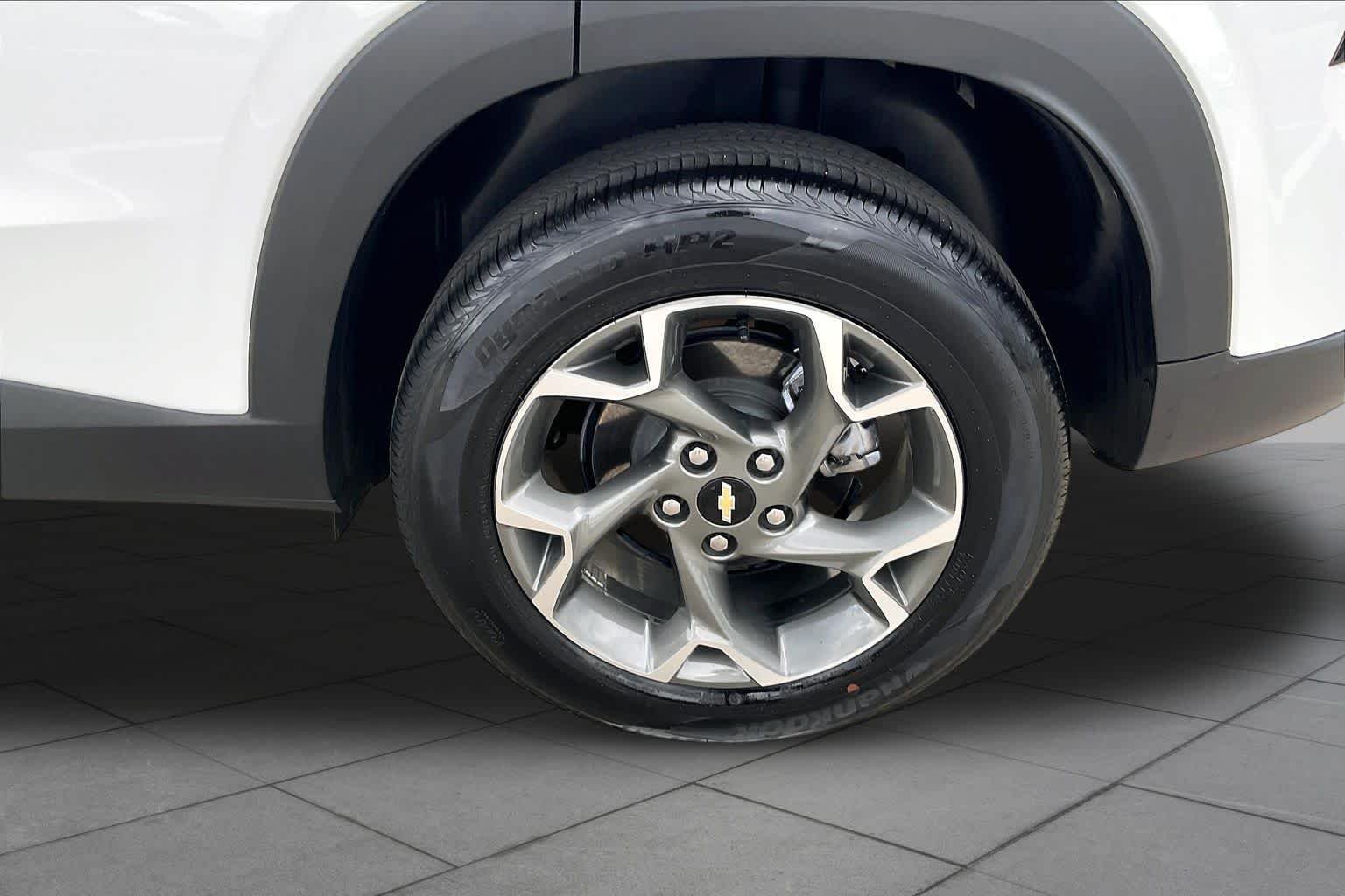 2025 Chevrolet Trax LT - Photo 11