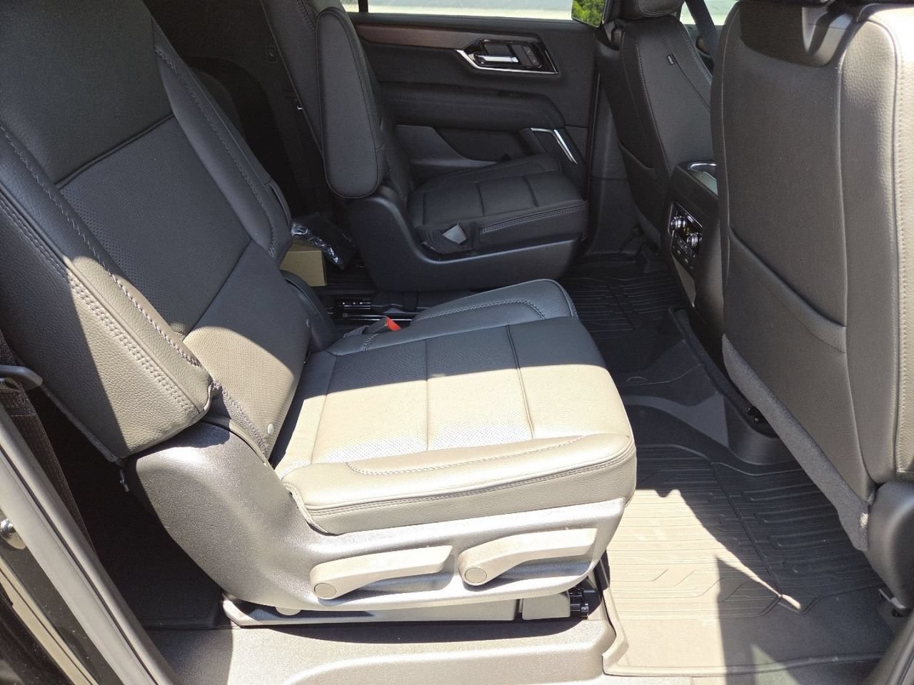 2026 GMC Yukon XL Denali - Photo 30
