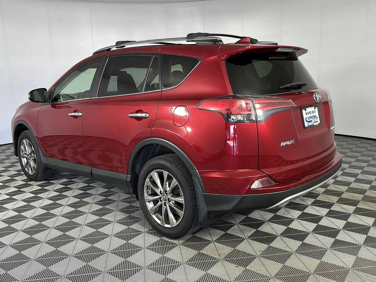 Used 2018 Pearl Toyota Limited image 5