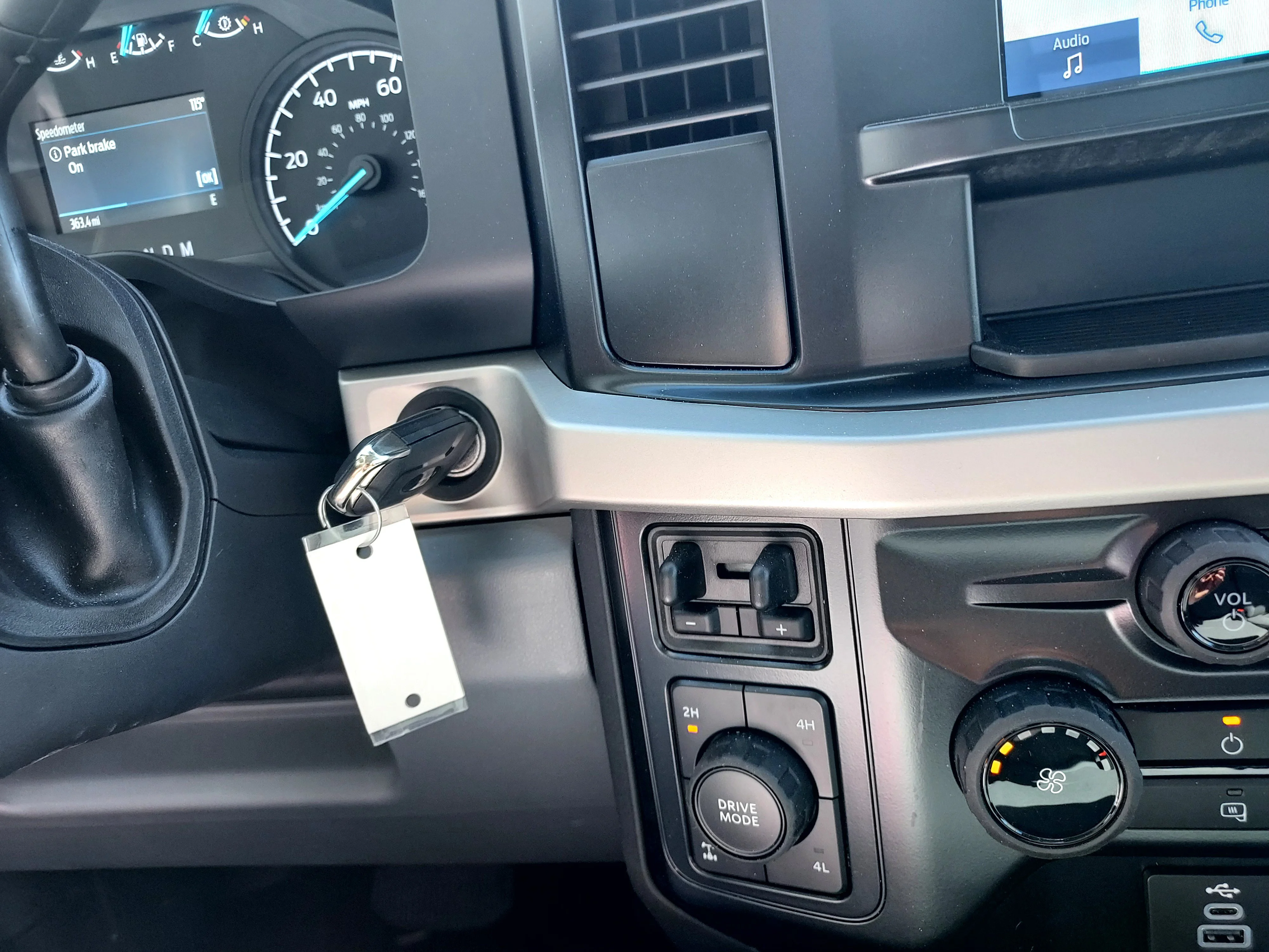 2026 Ford F-350 Super Duty XLT - Photo 31