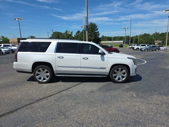 Used 2018 White Cadillac Premium image 2