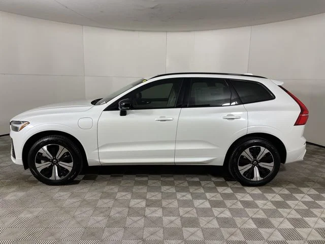 Certified Used 2025 Crystal White Volvo Core image 9