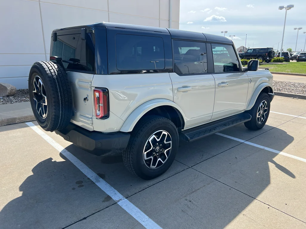 Used 2025 Desert Sand Ford Outer Banks image 10