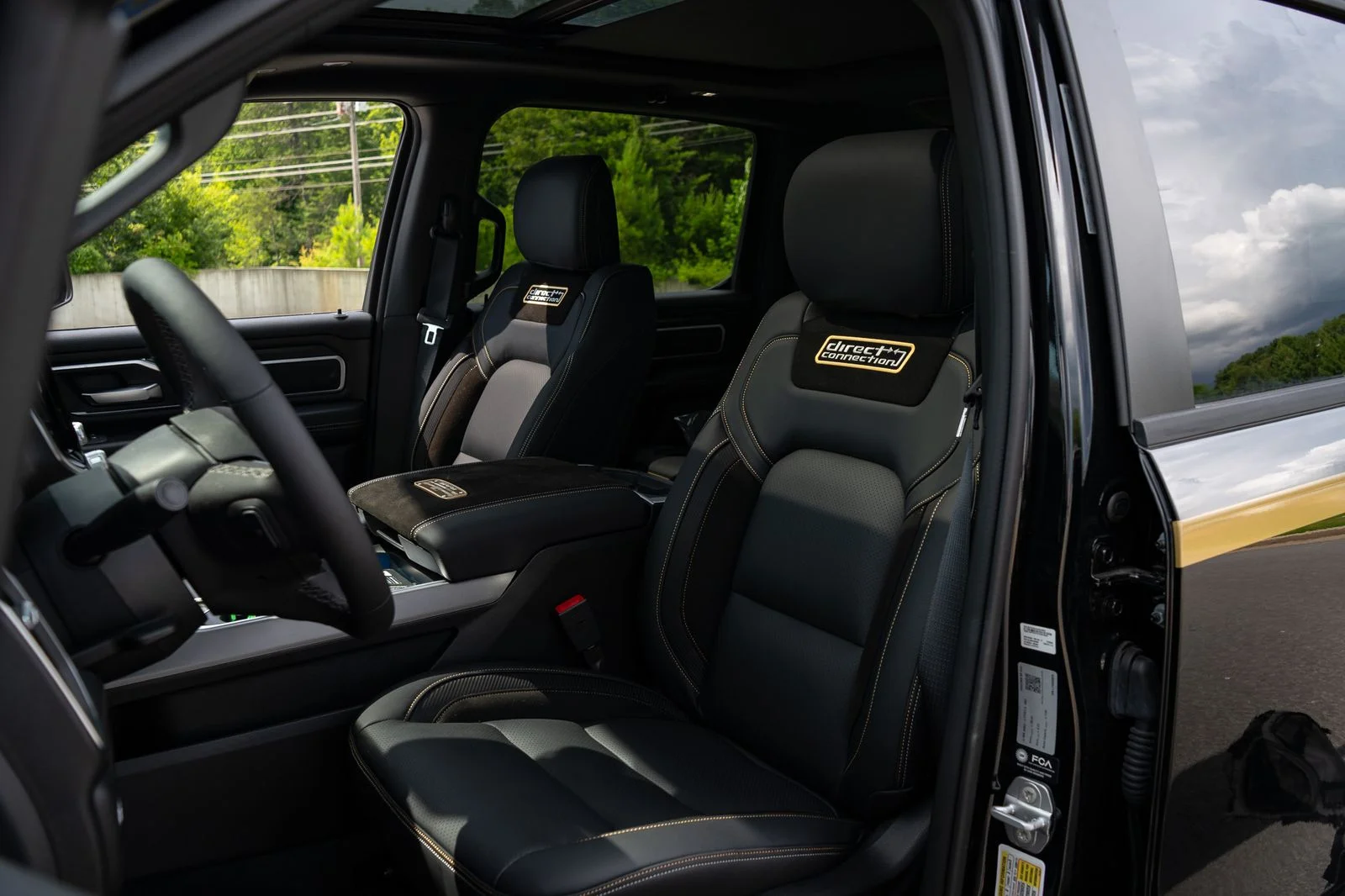 New 2026 Diamond Black Crystal Pearl-Coat Exterior Paint RAM Big Horn with DC 650 Supercharged Package image 32