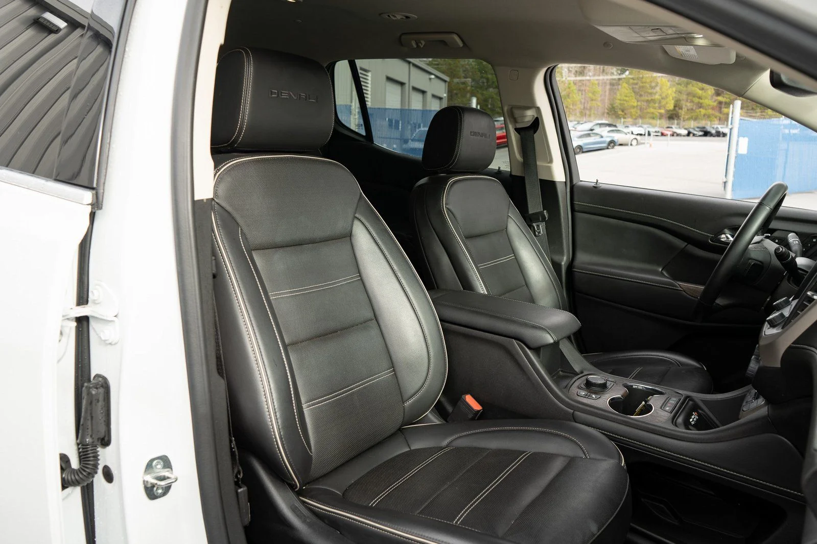 Used 2023 White GMC Denali image 23