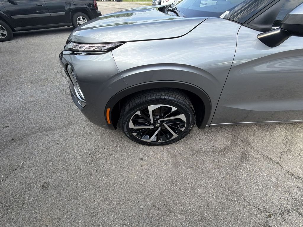 Certified Used 2023 Gray Mitsubishi SEL image 10